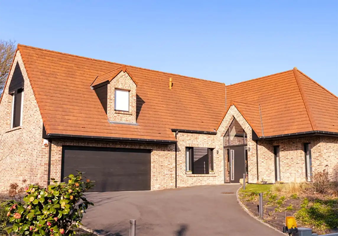 Construction d’une grande maison traditionnelle dans le Nord