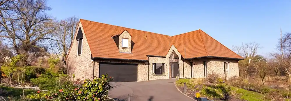 Construction d’une grande maison traditionnelle dans le Nord